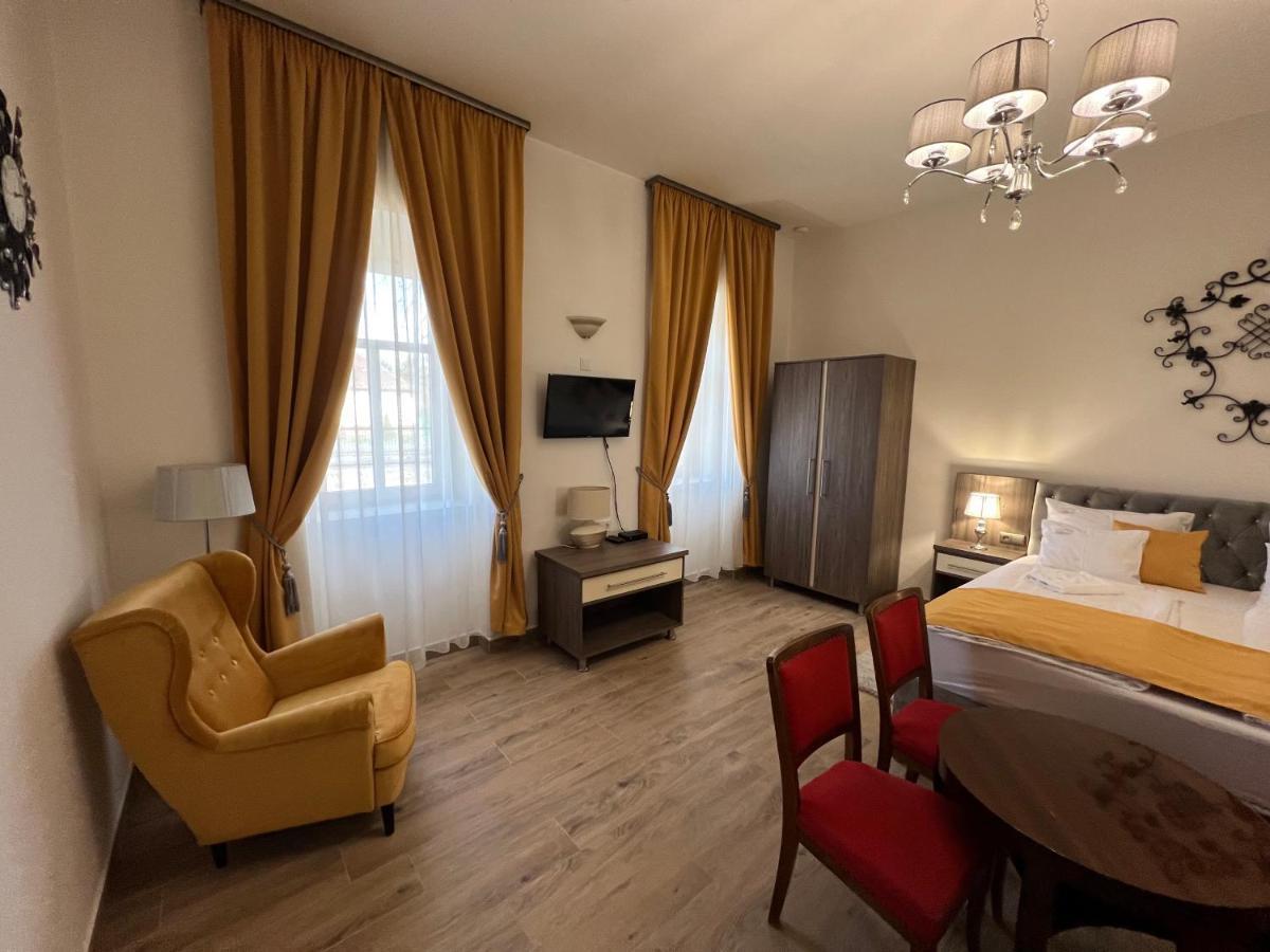 Kuria Vendeghaz Hotel Poroszlo Exterior photo