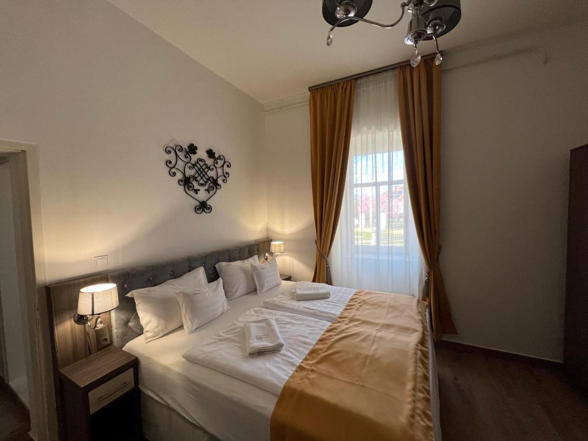 Kuria Vendeghaz Hotel Poroszlo Exterior photo